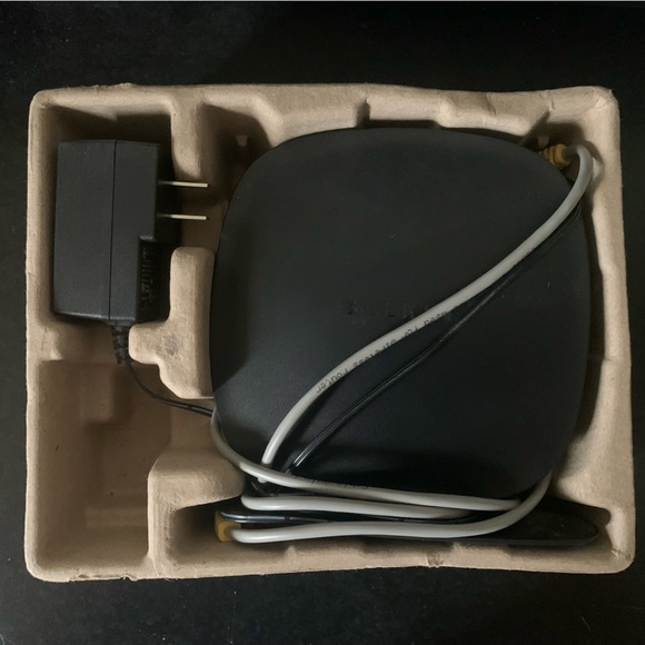 Belkin Wireless-N Router N300 ~ EUC - Picture 6 of 7